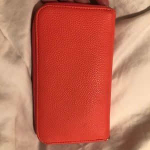 All about the Benjamin’s coral wallet